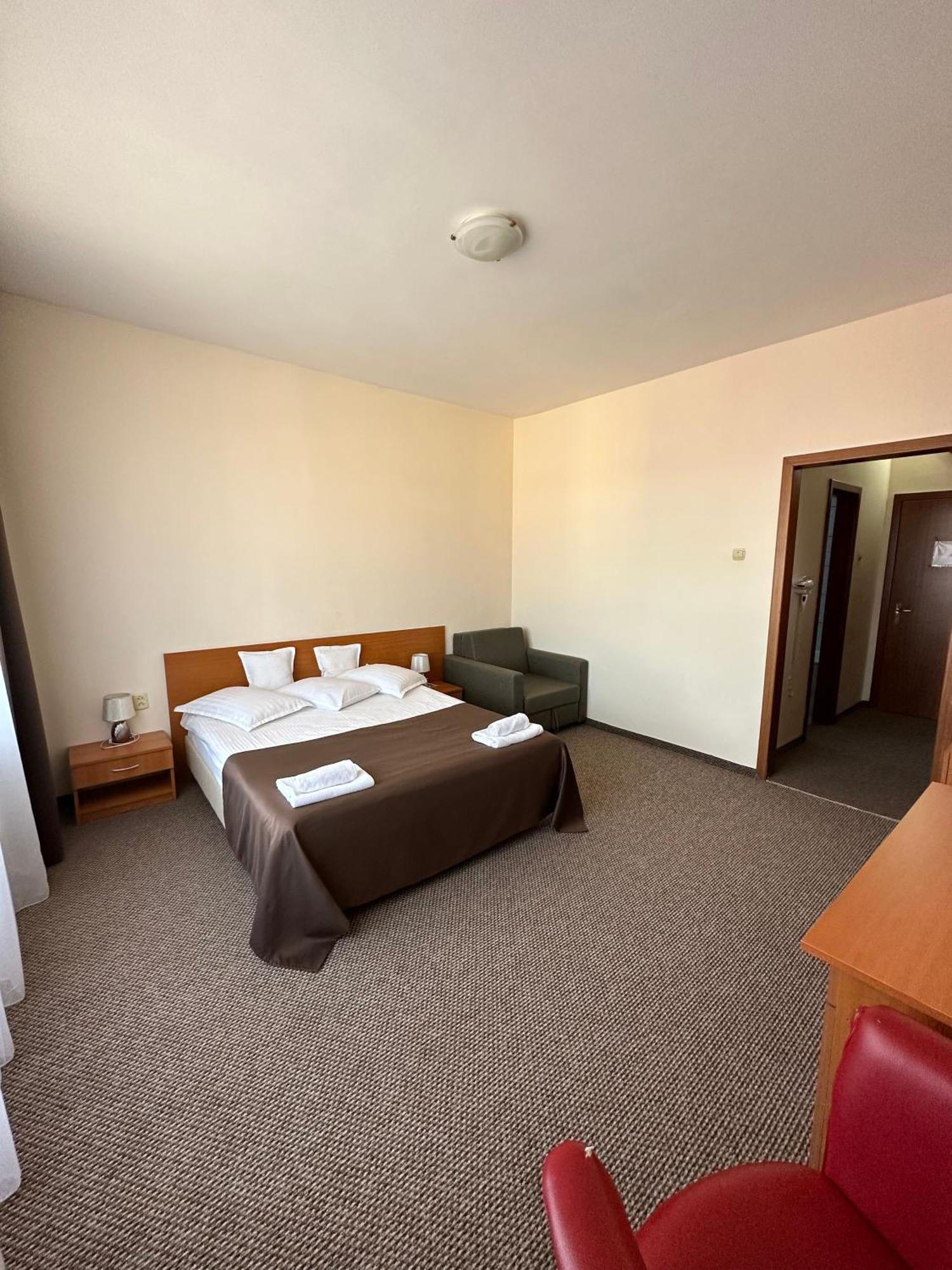 Hotel Diana Bistrita  Luaran gambar