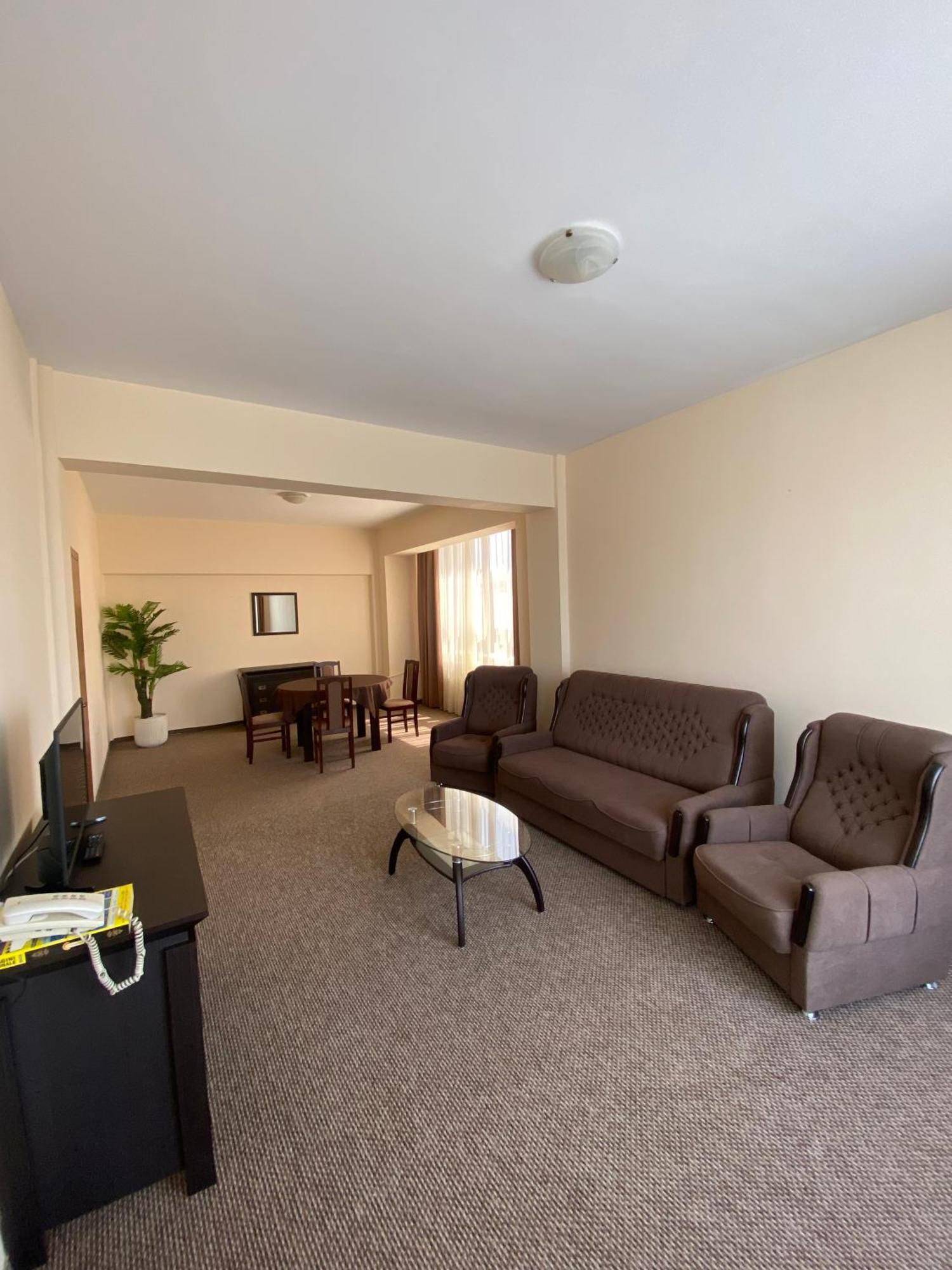 Hotel Diana Bistrita  Luaran gambar