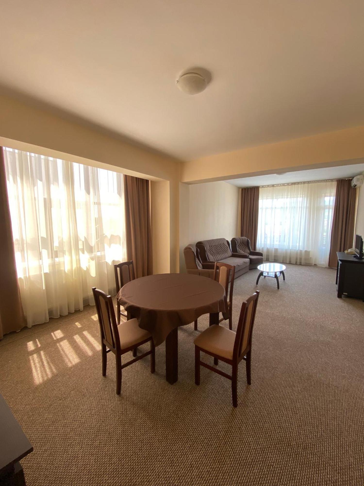 Hotel Diana Bistrita  Luaran gambar