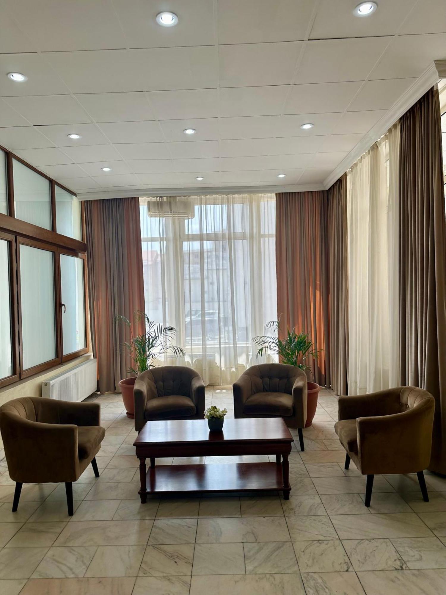 Hotel Diana Bistrita  Luaran gambar