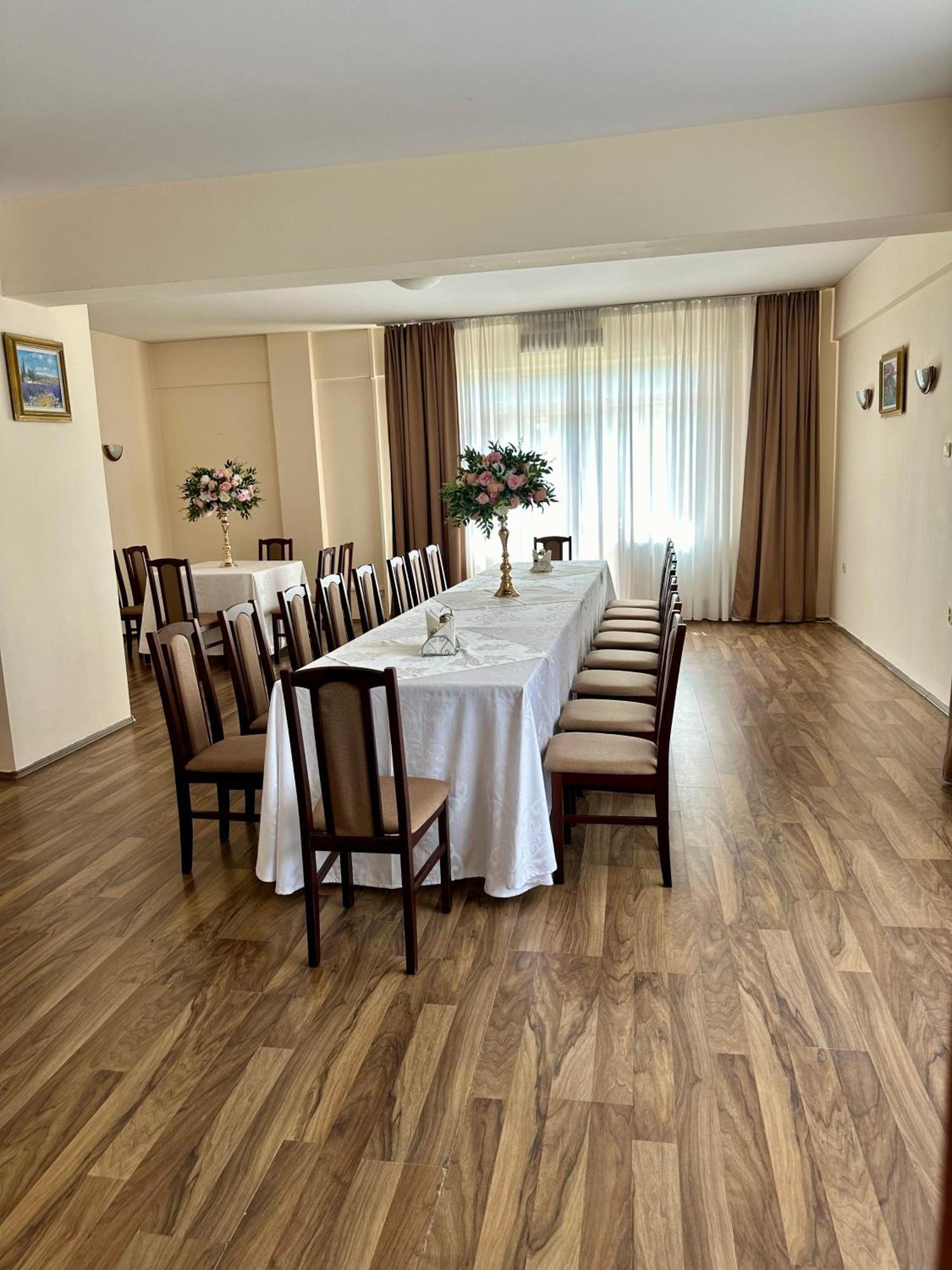 Hotel Diana Bistrita  Luaran gambar
