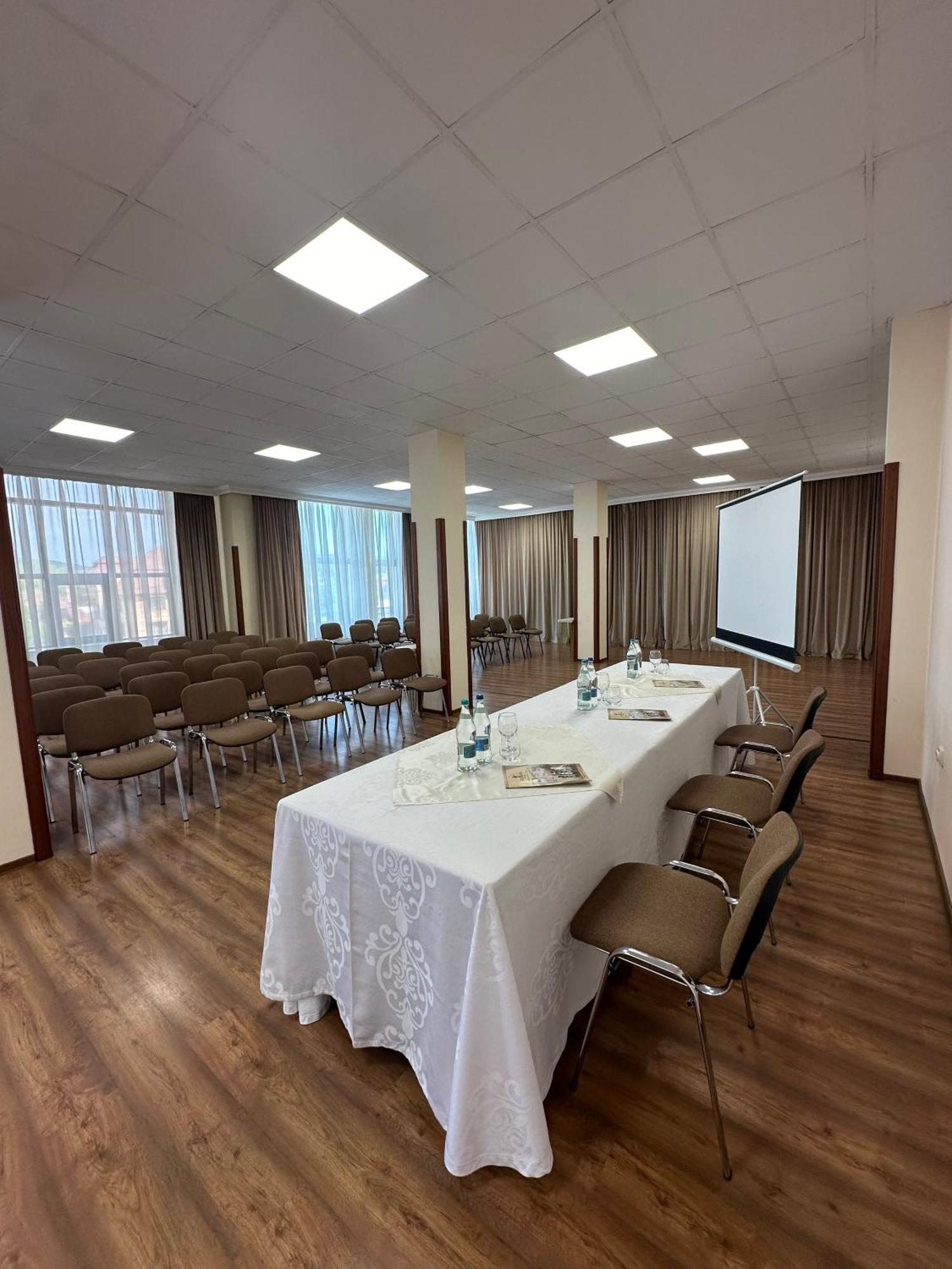 Hotel Diana Bistrita  Luaran gambar