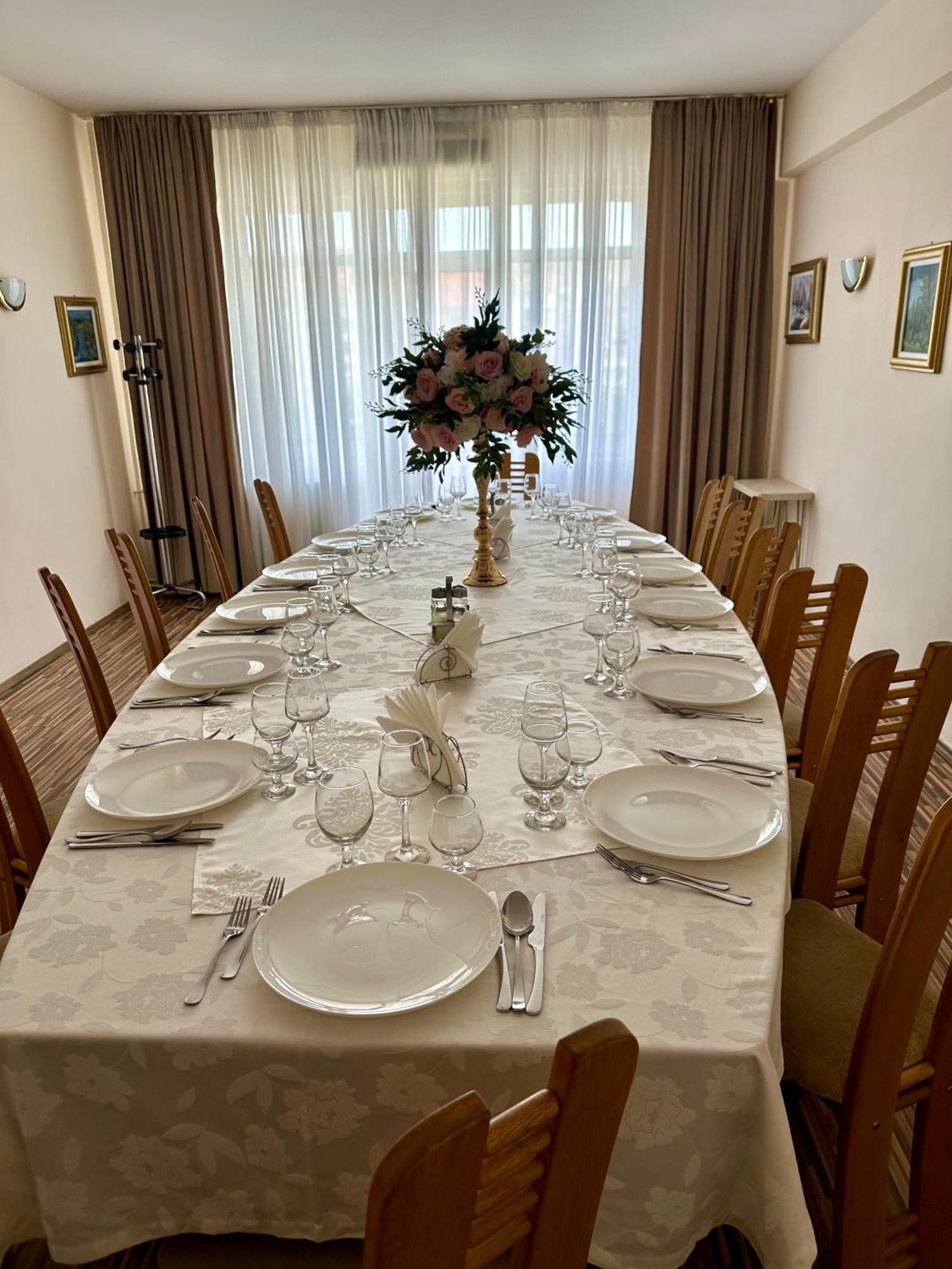 Hotel Diana Bistrita  Luaran gambar